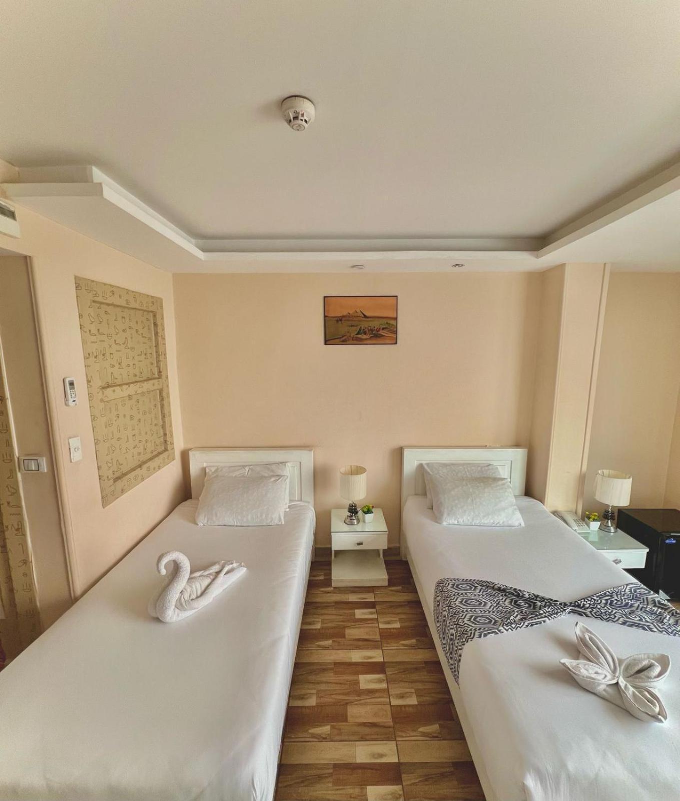 Turquoise Pyramids & Grand Egyptian Museum View 4* Kafrat al Jabal