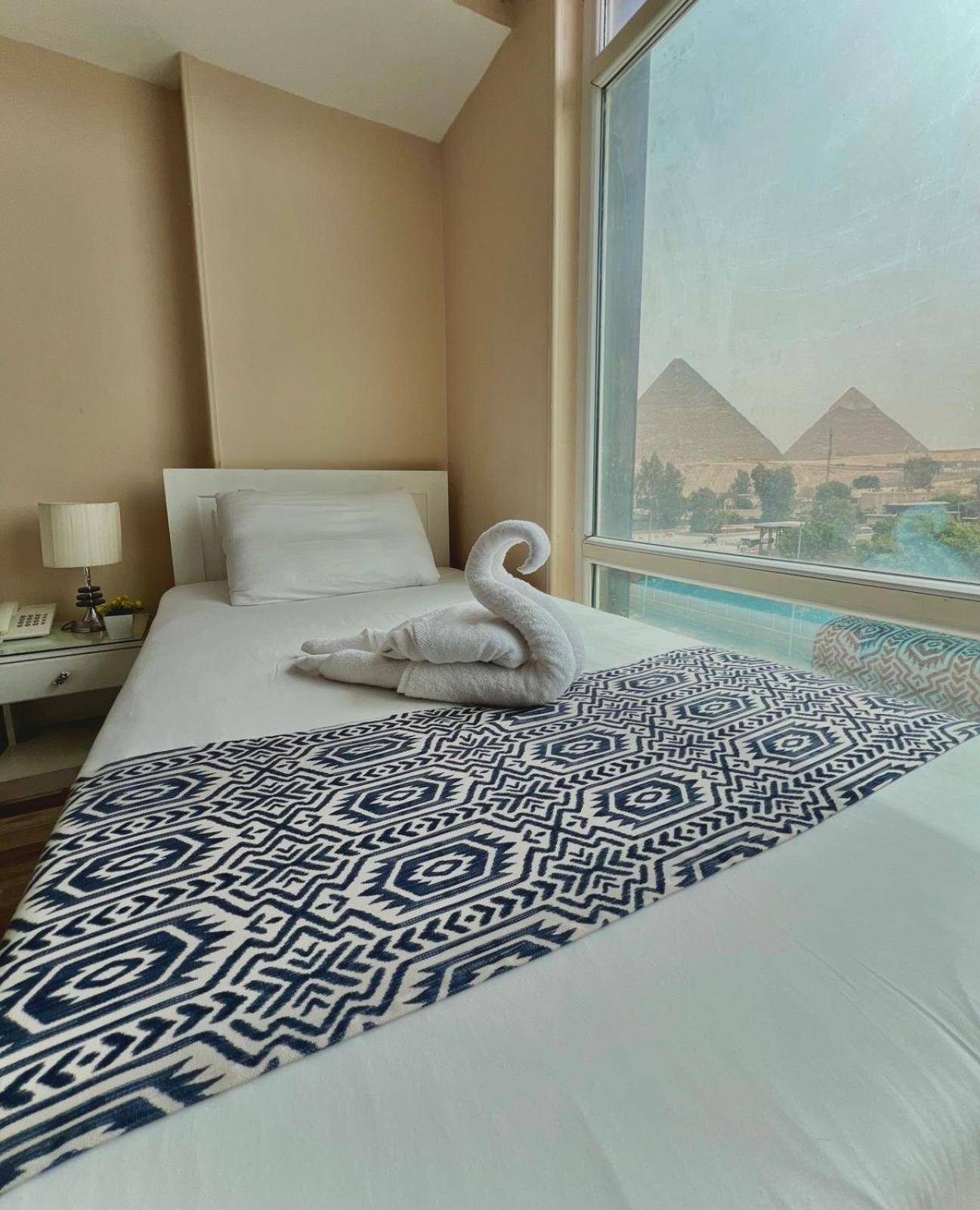 Turquoise Pyramids & Grand Egyptian Museum View Hotel Kafrat al Jabal