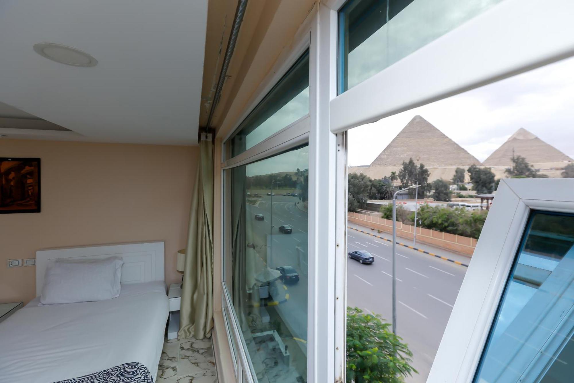 Turquoise Pyramids & Grand Egyptian Museum View 4* Kafrat al Jabal